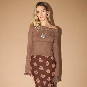 DAYDREAM BROWN OFF SHOULDER CROCHET SWEATER